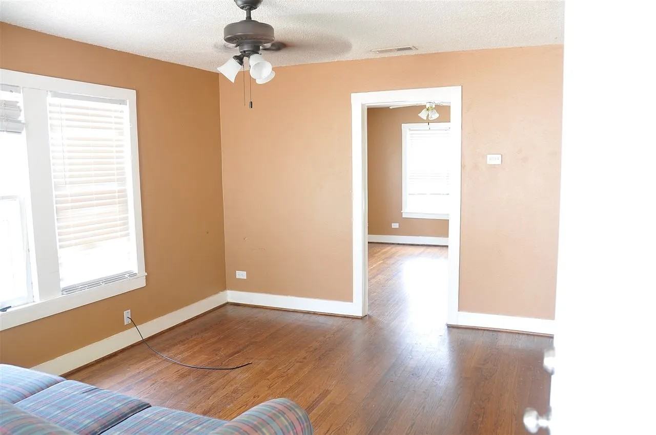 1523 S Robertson Ave #B - Photo 4 of 13