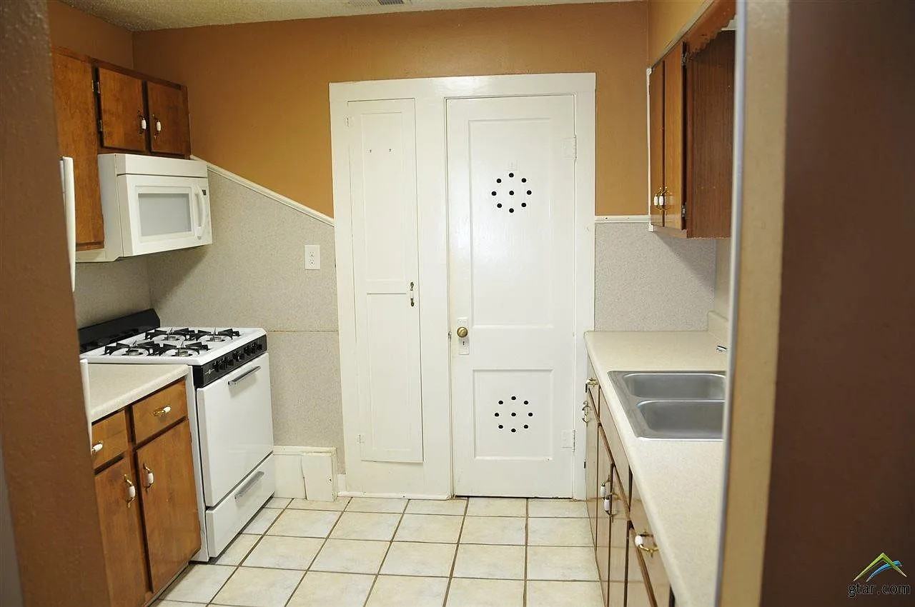 1523 S Robertson Ave #B - Photo 5 of 13