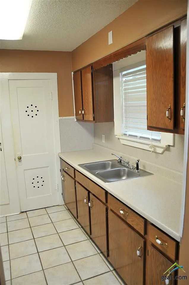 1523 S Robertson Ave #B - Photo 6 of 13