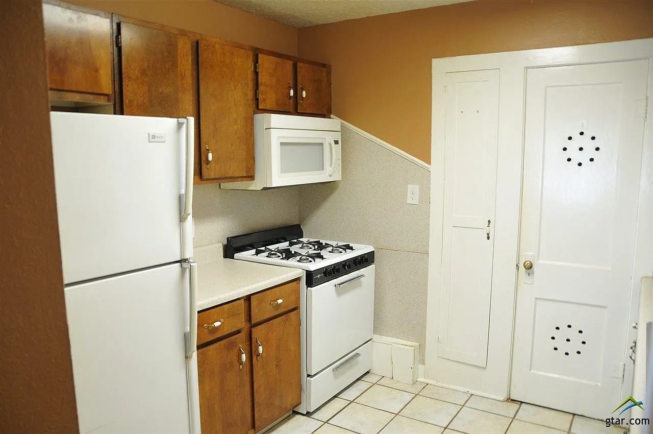 1523 S Robertson Ave #B - Photo 7 of 13