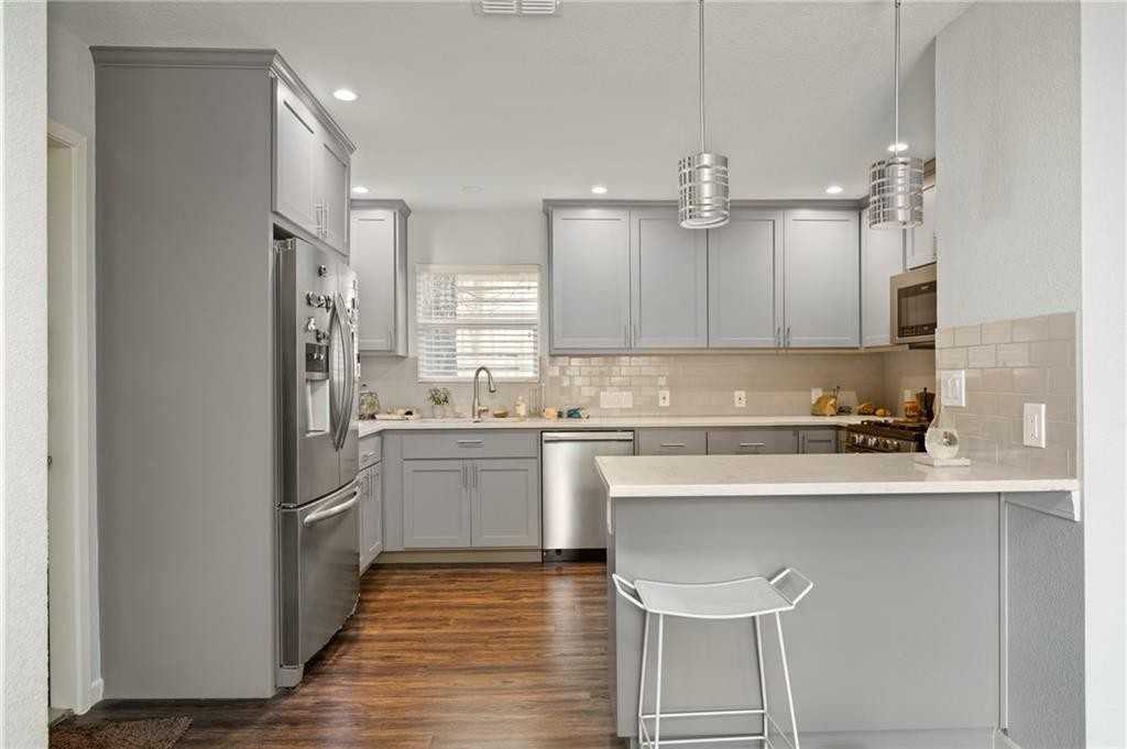 1801 Maple Ave - Photo 3 of 17