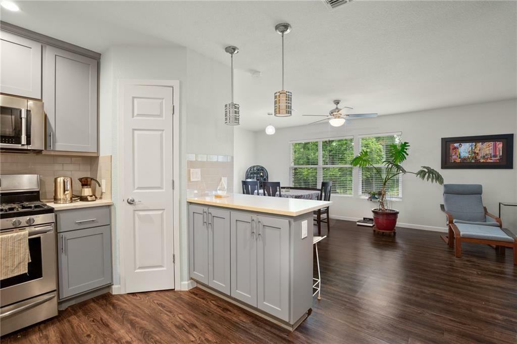 1801 Maple Ave - Photo 4 of 17