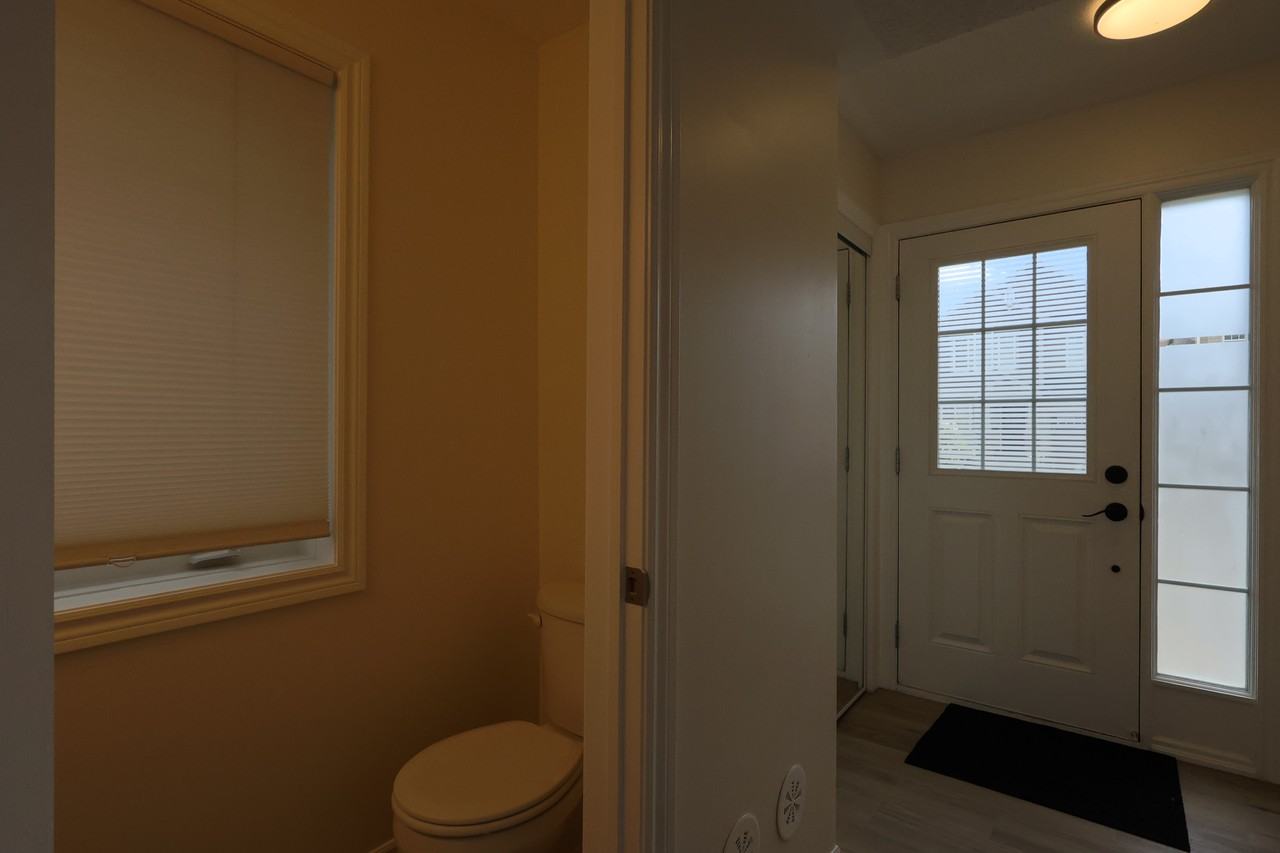 2421 Nutgrove Avenue - Photo 4 of 33