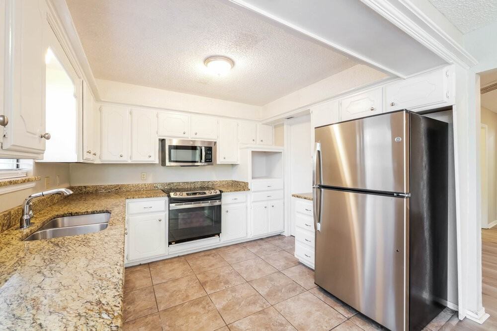 1112 Ne 21st Ct - Photo 5 of 16