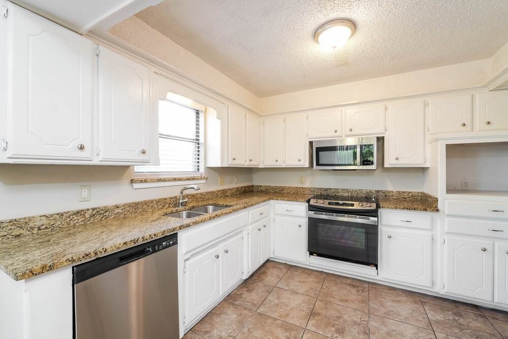 1112 Ne 21st Ct - Photo 6 of 16