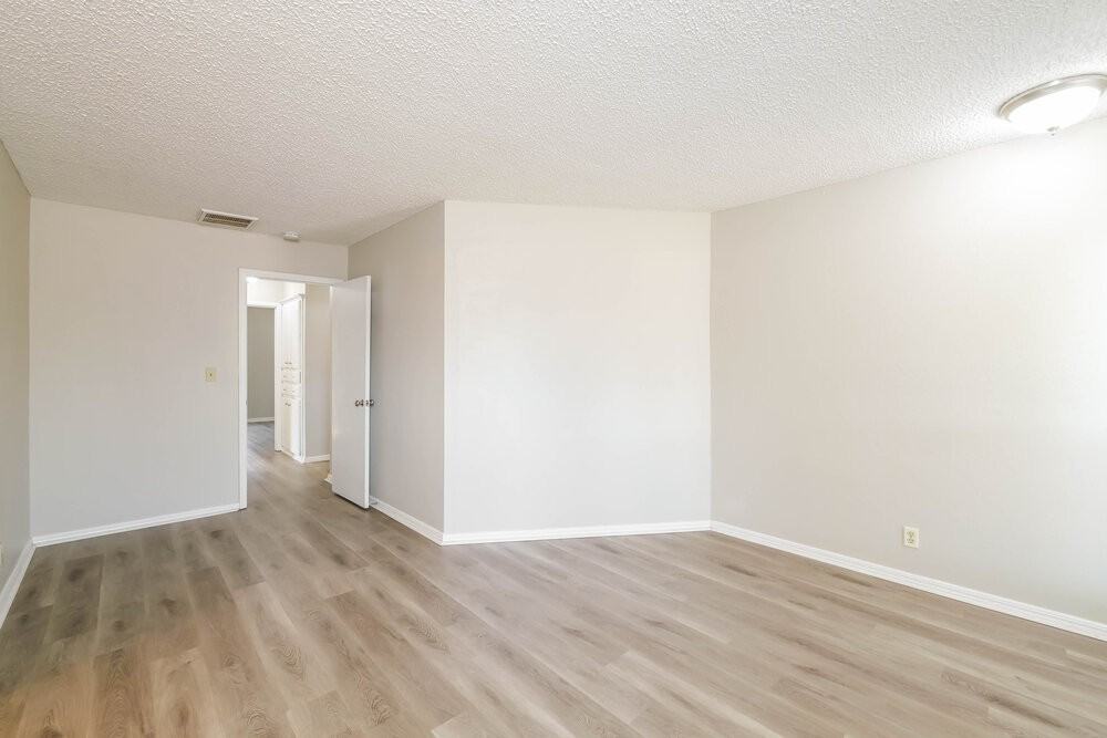 1112 Ne 21st Ct - Photo 7 of 16