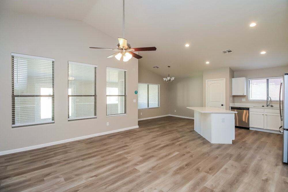 10226 E Capri Ave - Photo 5 of 16