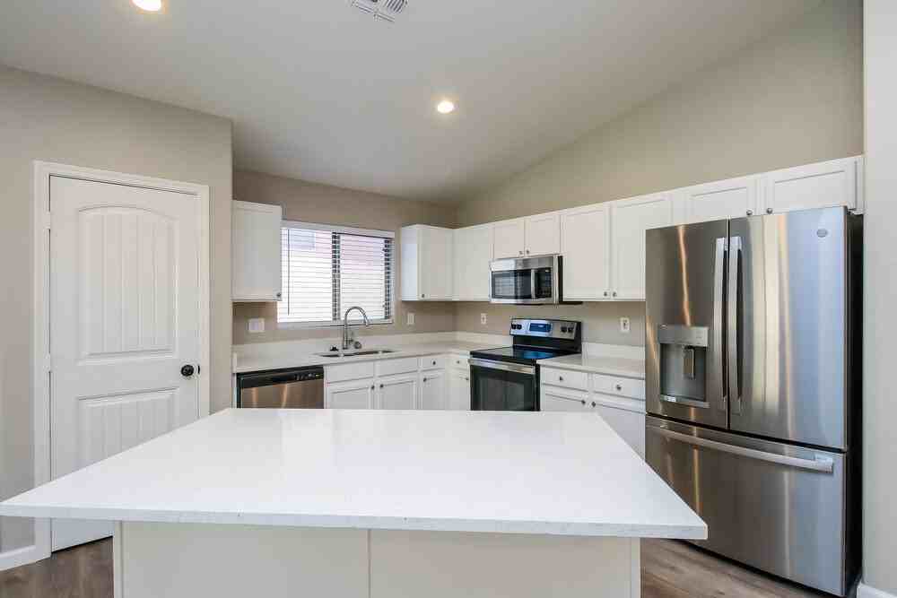 10226 E Capri Ave - Photo 6 of 16