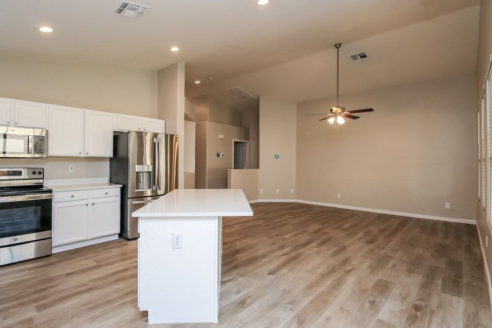 10226 E Capri Ave - Photo 7 of 16