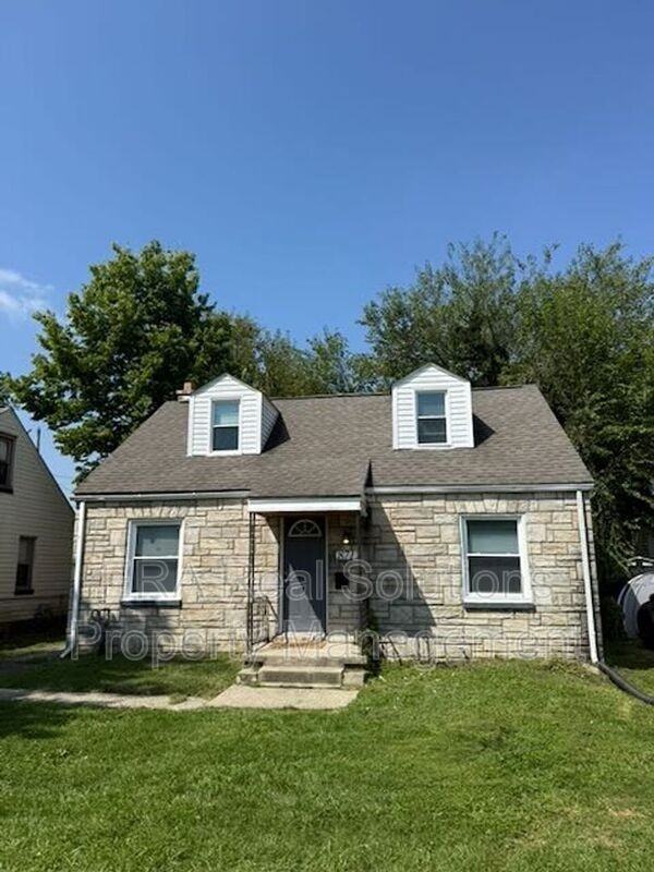 871 Ruby Ave - Photo 2 of 12