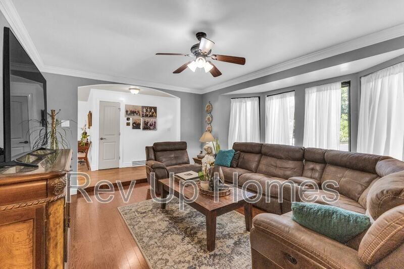 492 Es - Photo 4 of 18
