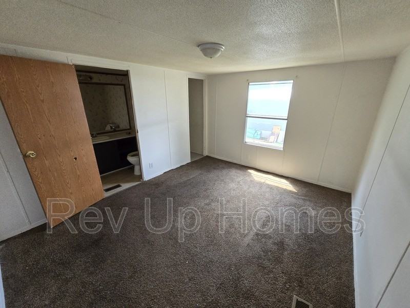 123 Fred Dr - Photo 5 of 13