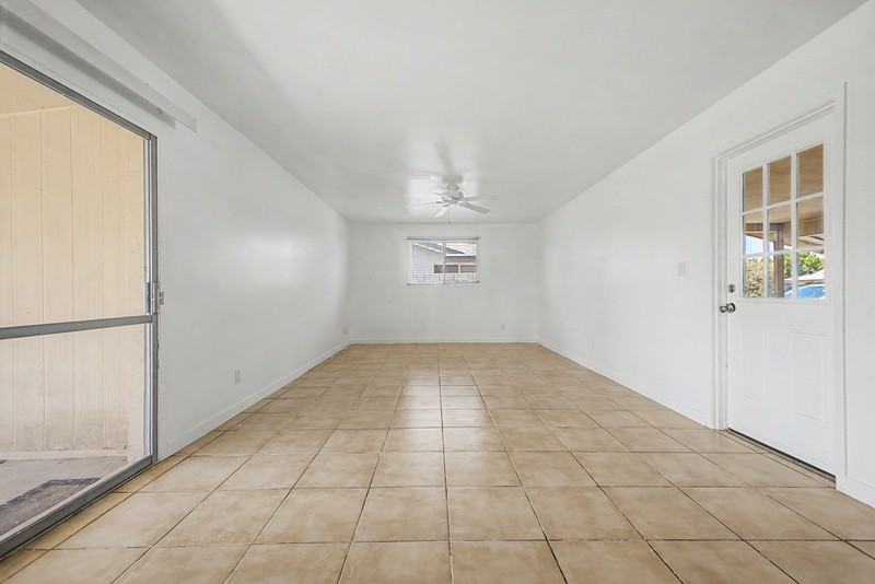 921 E Campus Dr - Photo 3 of 33