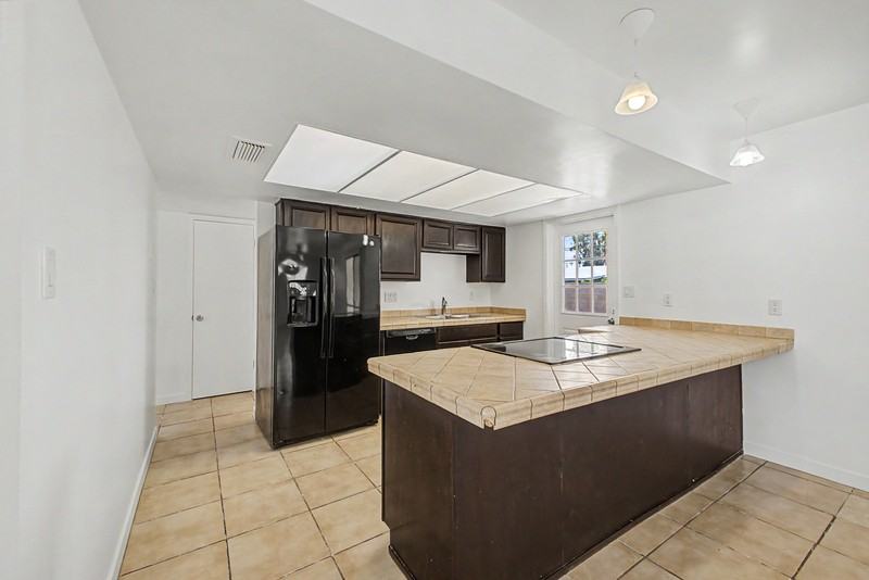 921 E Campus Dr - Photo 4 of 33