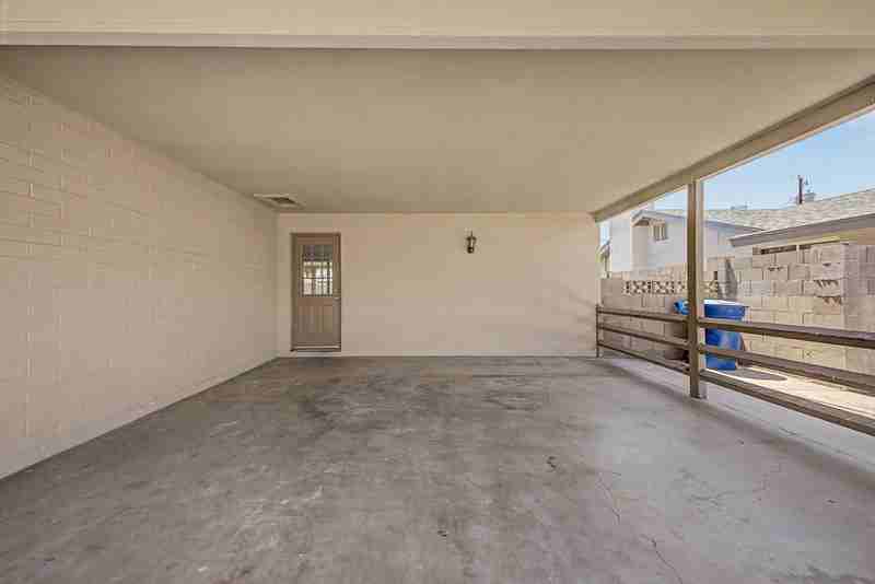 921 E Campus Dr - Photo 6 of 33