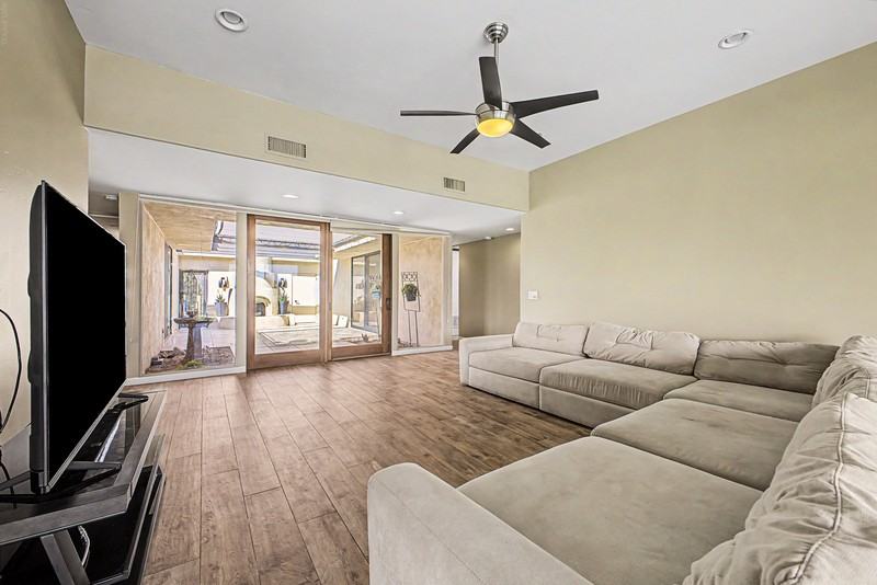 7825 E San Carlos Rd - Photo 4 of 44