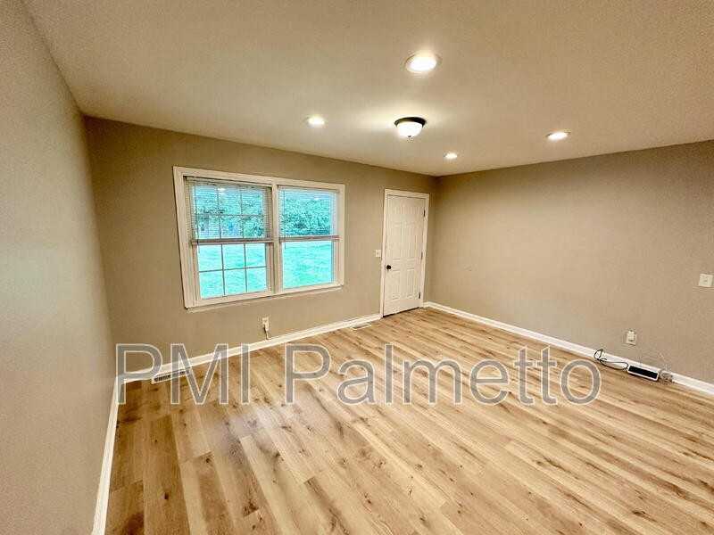 948 Wateree Blvd - Photo 7 of 31