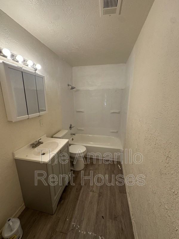 1619 Bellaire St - Photo 3 of 7