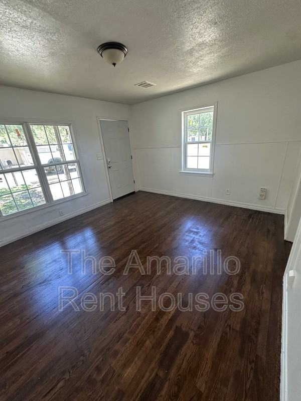 1619 Bellaire St - Photo 4 of 7