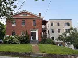 featured image of 323 College St