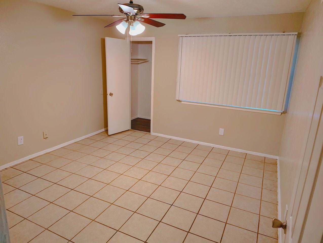 Spanish Lagos Apartments - Photo 2 of 8