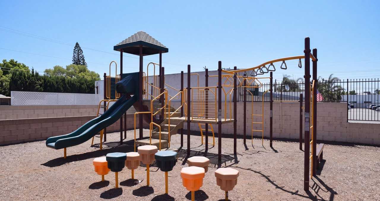 Lincoln Park - Photo 5 of 7