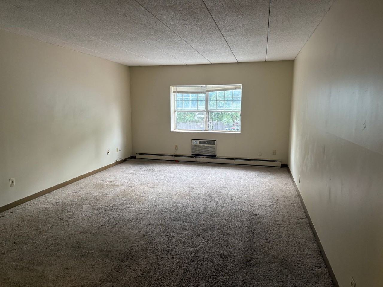 258 Union Ave - Photo 3 of 5
