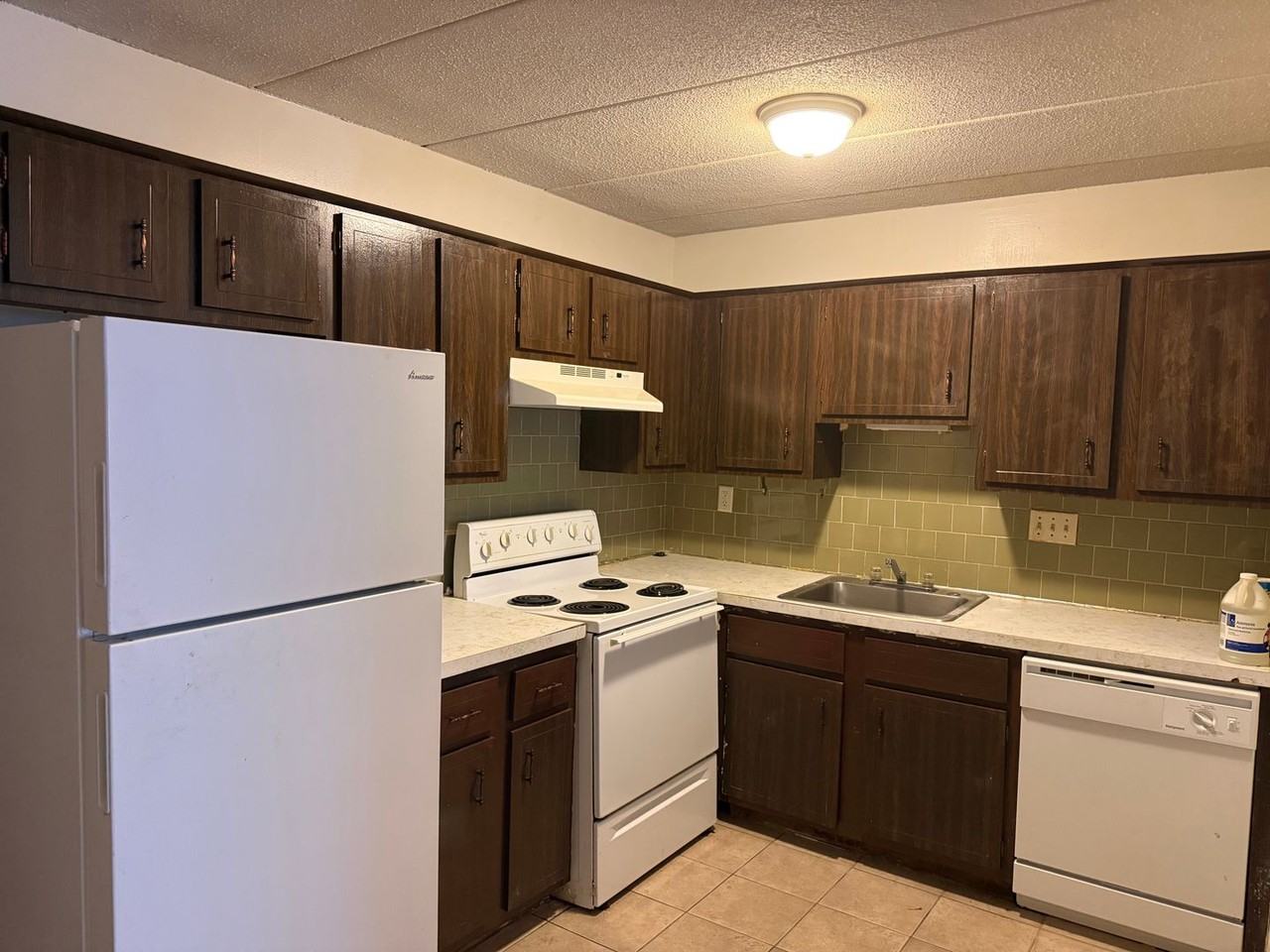 258 Union Ave - Photo 4 of 5