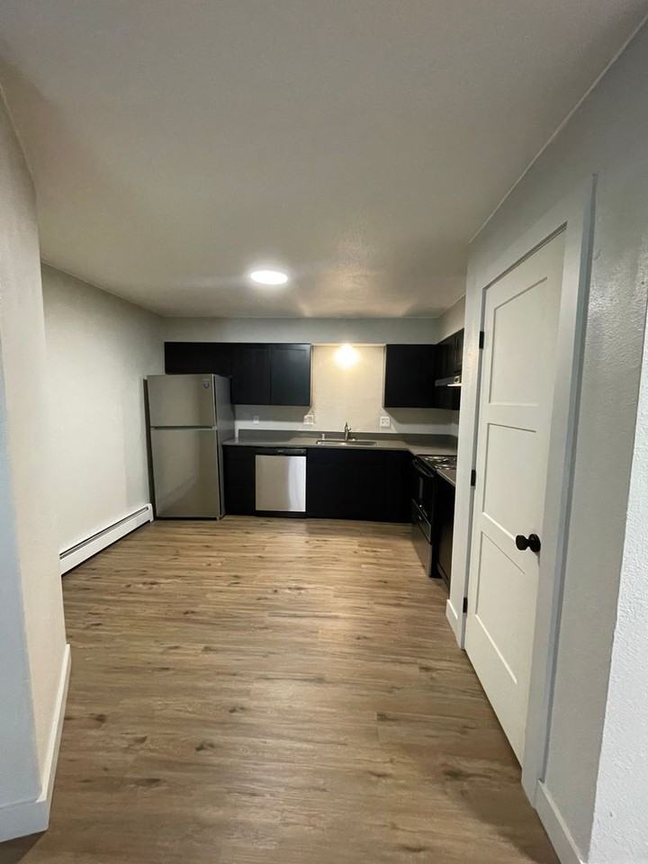 Sandpiper Apartments - Photo 5 of 13