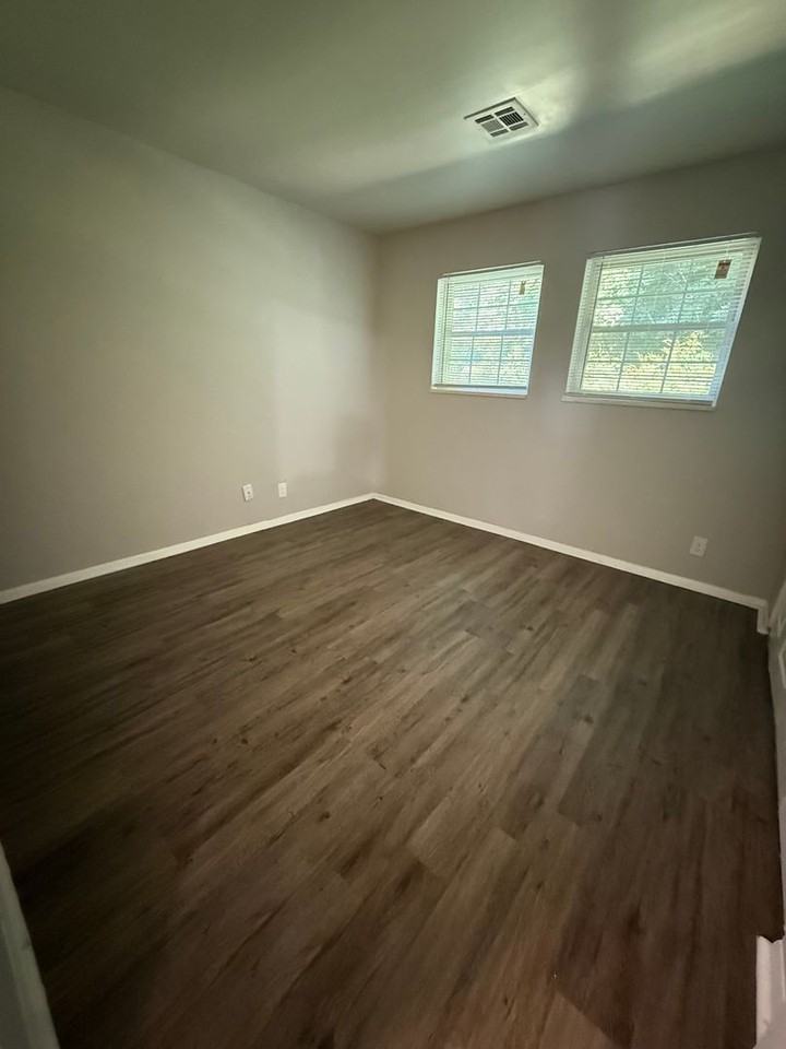 4614 Rolling Ridge Ct - Photo 5 of 10