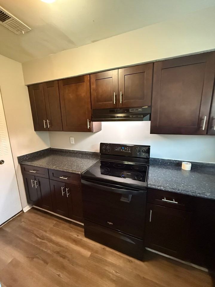 4807 Lakeside Dr - Photo 3 of 15