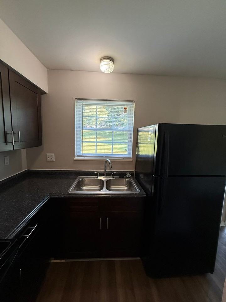 4807 Lakeside Dr - Photo 4 of 15