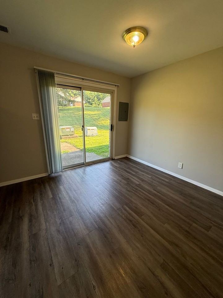 4807 Lakeside Dr - Photo 6 of 15