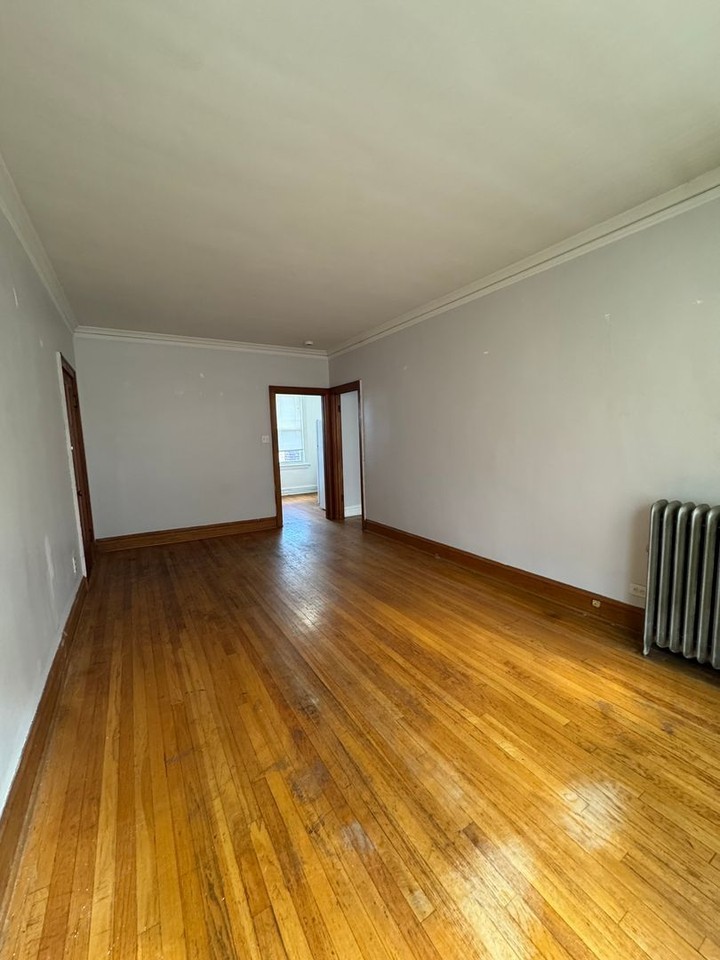 4824 W Addison St - Photo 4 of 18
