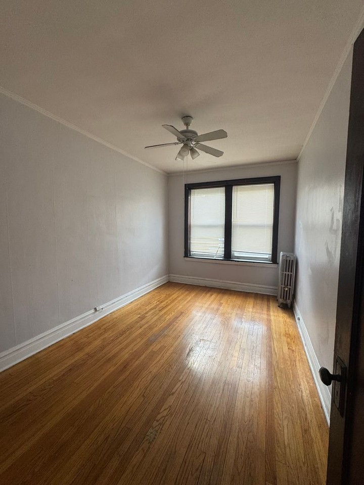4824 W Addison St - Photo 6 of 18