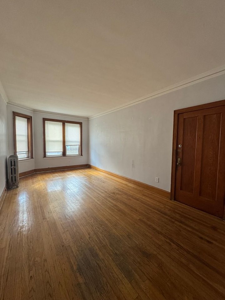 4824 W Addison St - Photo 7 of 18