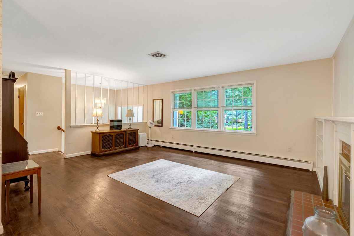 5315 Summit Dr - Photo 2 of 5