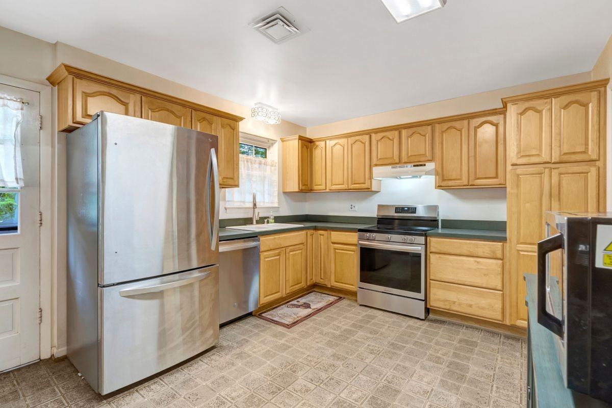 5315 Summit Dr - Photo 3 of 5