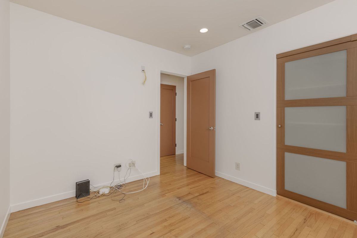 709 Avenue D - Photo 3 of 22
