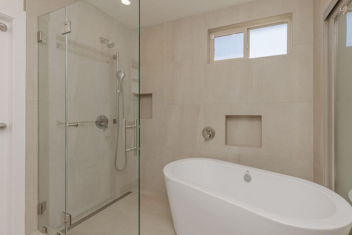 709 Avenue D - Photo 4 of 22