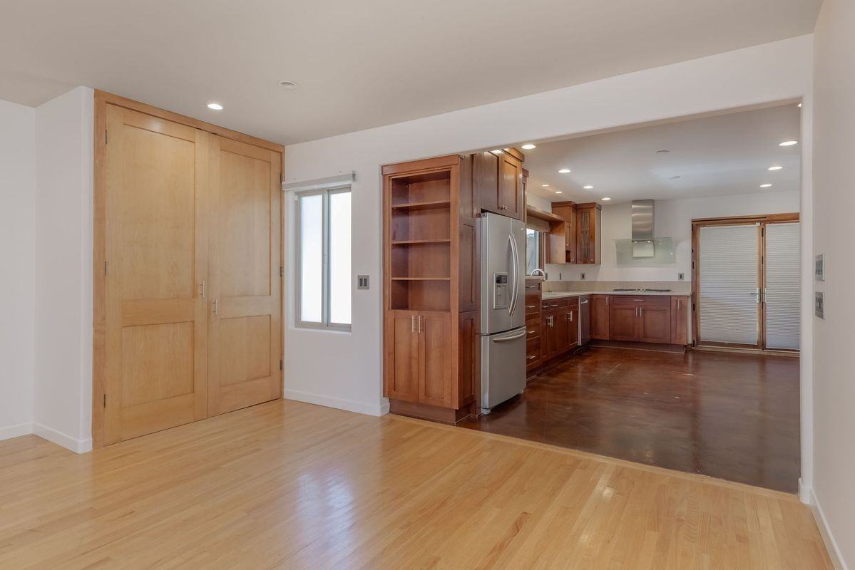 709 Avenue D - Photo 6 of 22