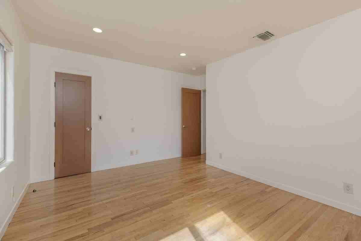 709 Avenue D - Photo 7 of 22