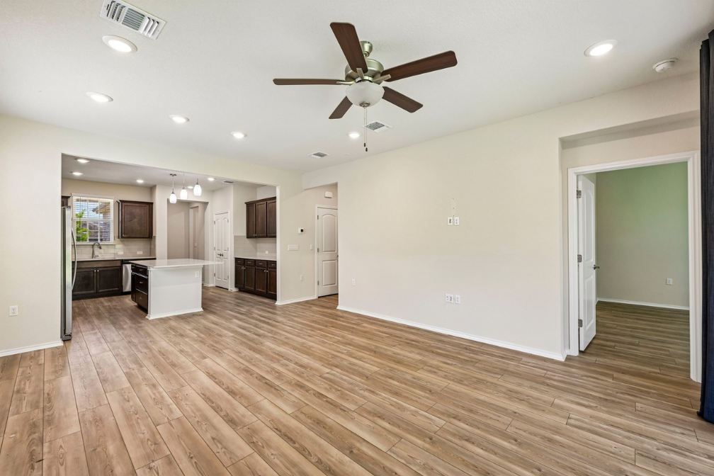 402 Yorktown St - Photo 3 of 22
