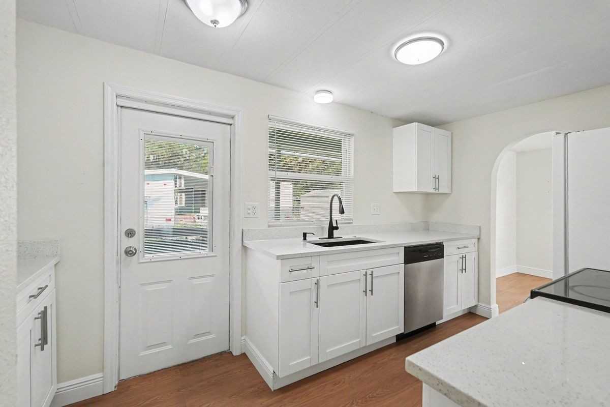 5213 Court St - Photo 6 of 32