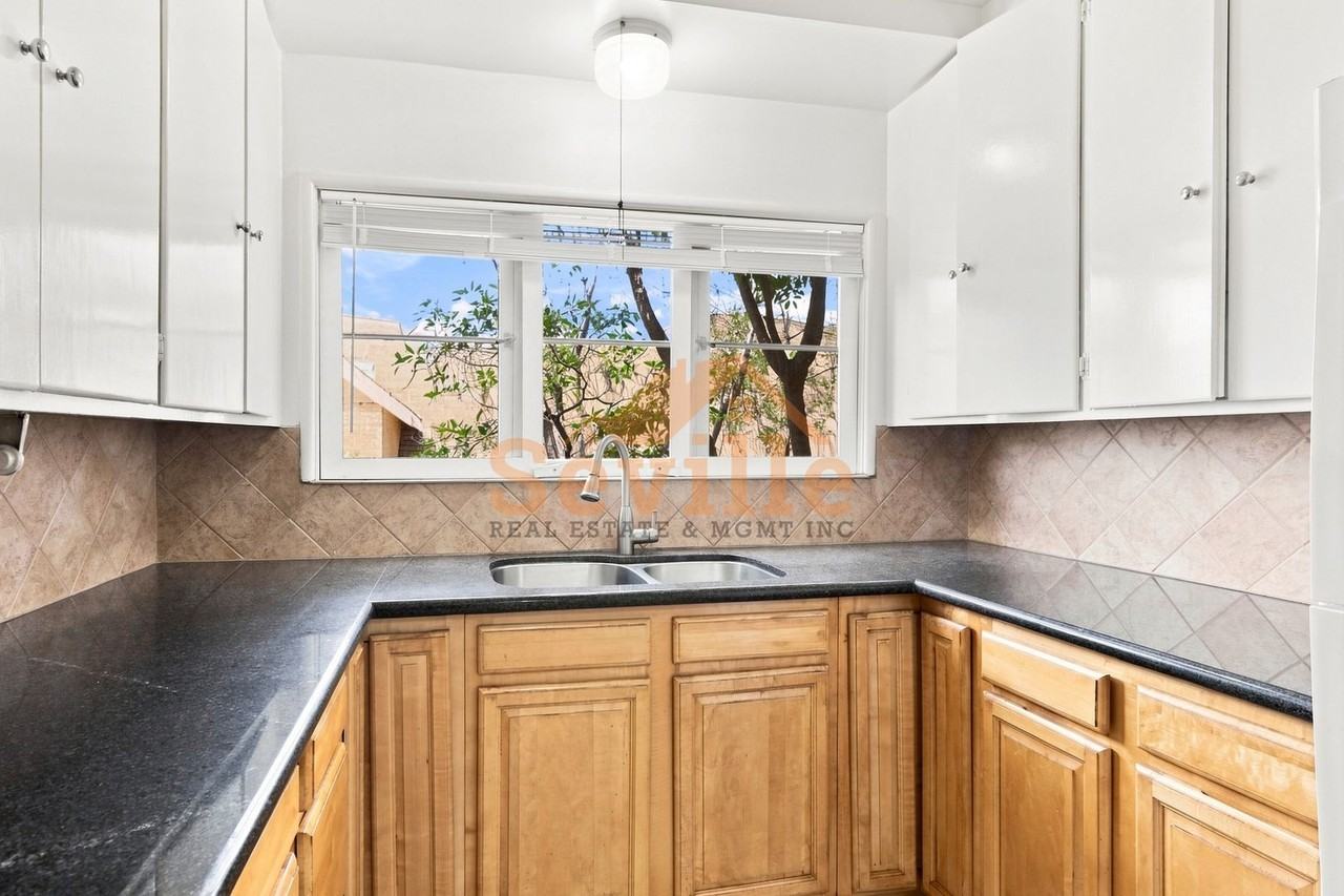 1526 Arch Street - Photo 7 of 11