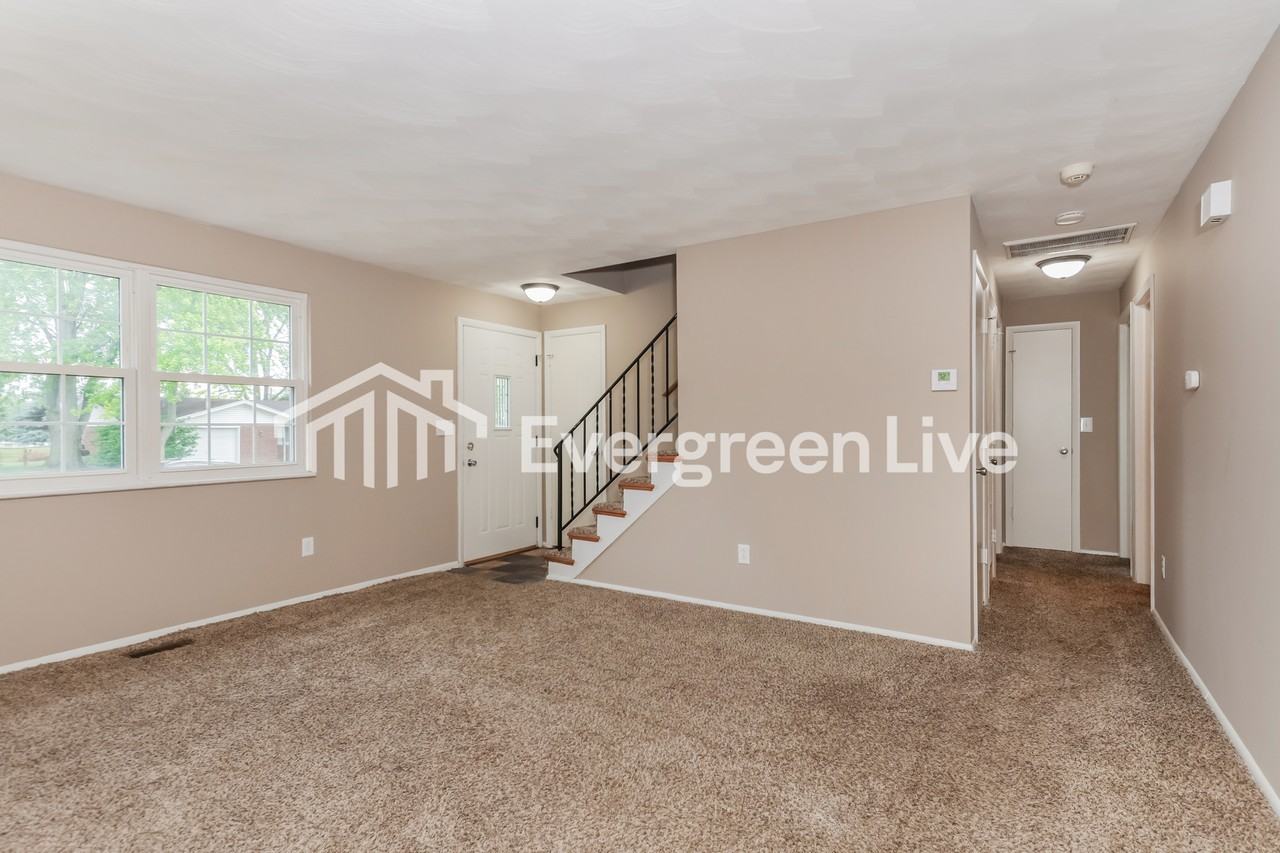 7650 Damascus Dr - Photo 2 of 14