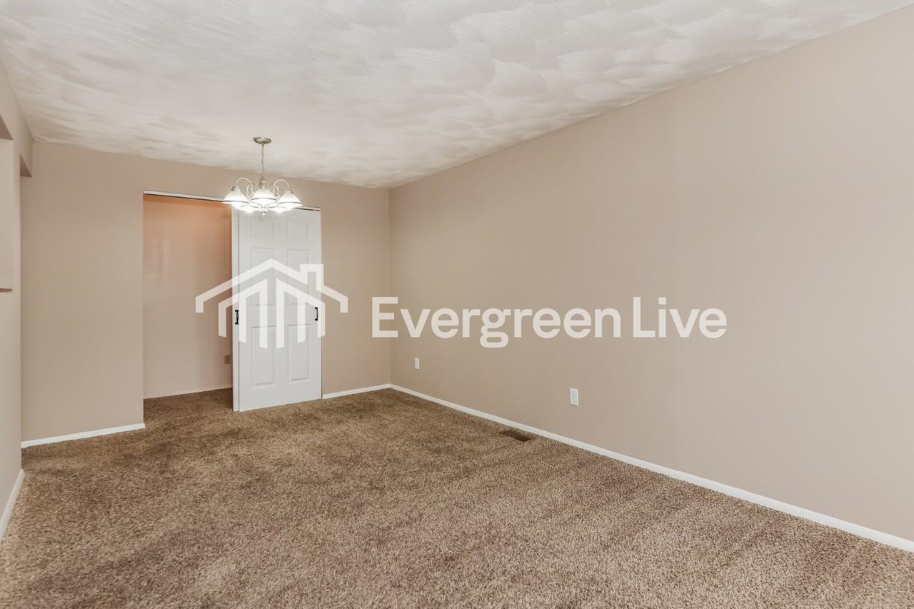 7650 Damascus Dr - Photo 3 of 14