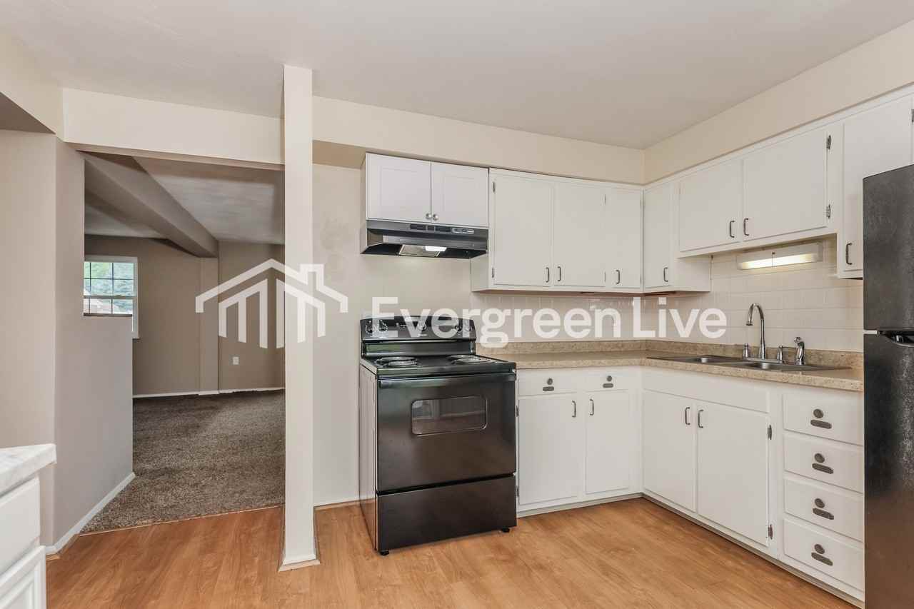 7650 Damascus Dr - Photo 4 of 14