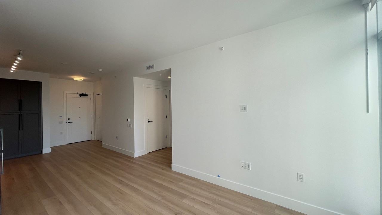 8750 University Crescent #4F - Photo 7 of 14