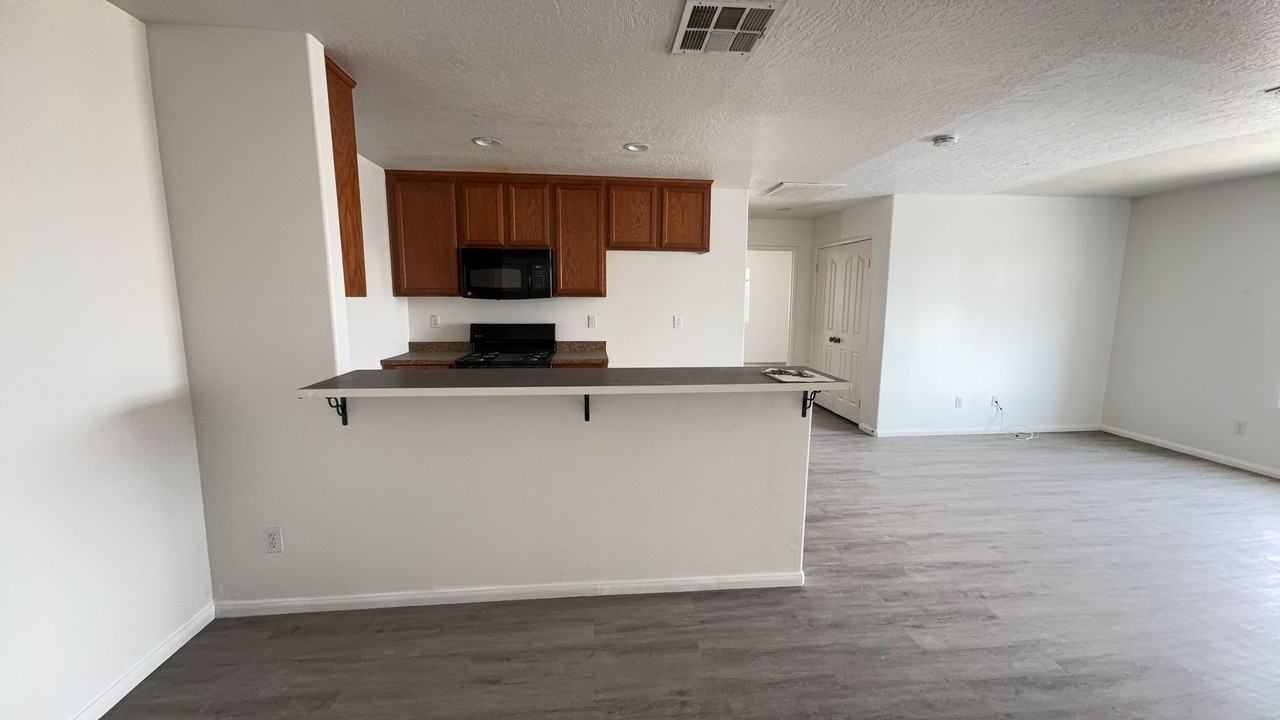 209 E. Grace St - Photo 6 of 14